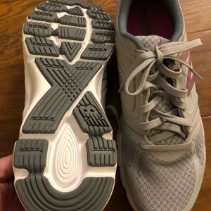 NWOT New balance women’s waking shoe